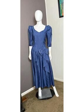 Vintage 1980's Yale Blue Taffeta Party/ Evening Dress size M/L